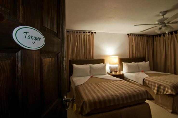 Mynt Retreat Bed & Breakfast 몬테고 베이 외부 사진